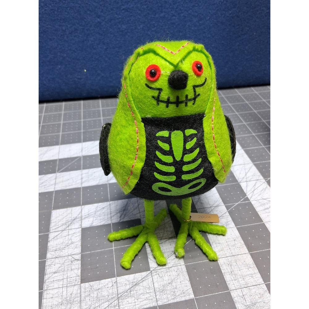Hyde and Eek Boutique Bird XRAY Green Skeleton Halloween 2024 Figurine - Picture 8 of 9